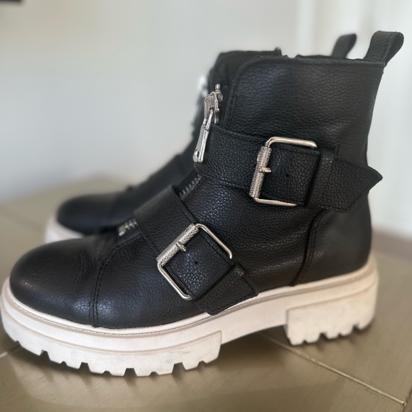 DOLCE VITA Avari Lug Boots – Black Leather, Size 7.5, Edgy Buckle Detail - Picture 2 of 8